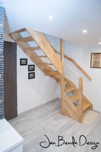 Realizace kompletního interiéru rodinného domu v Opavě včetně dveří a proskleného schodiště (10)